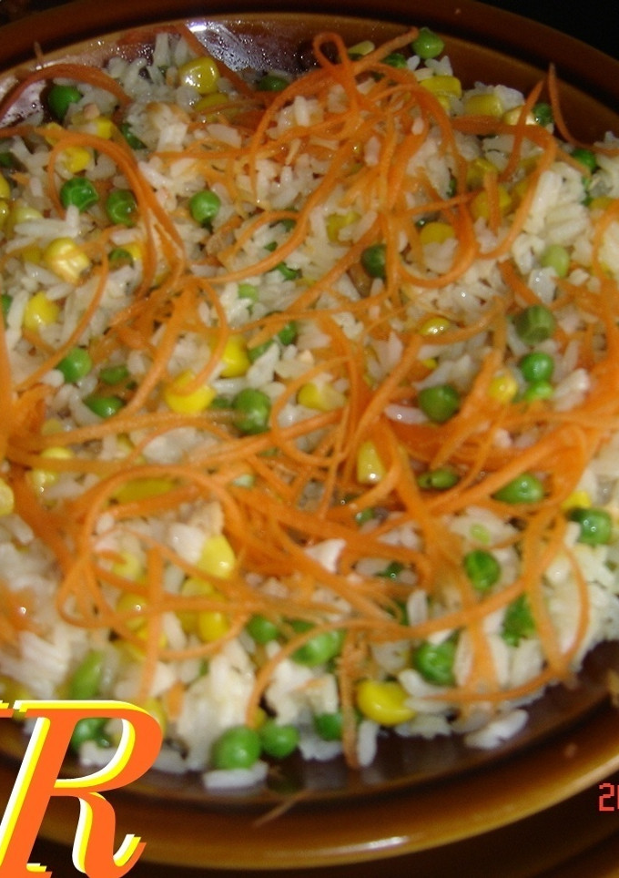 Una foto de Ensalada de arroz vegetal