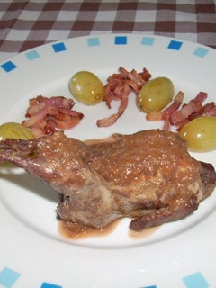 Una foto de Codornices en salsa cazadora