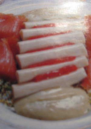 Una foto de Ensalada de palmitos con salmón y pimientos