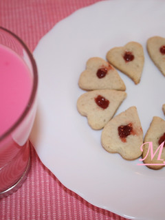 Una foto de Galletas de almendra rellenas de mermelada