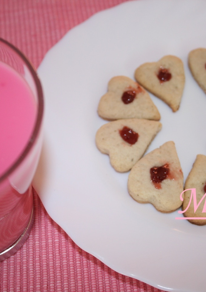 Una foto de Galletas de almendra rellenas de mermelada