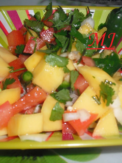 Una foto de Pico de gallo con mango