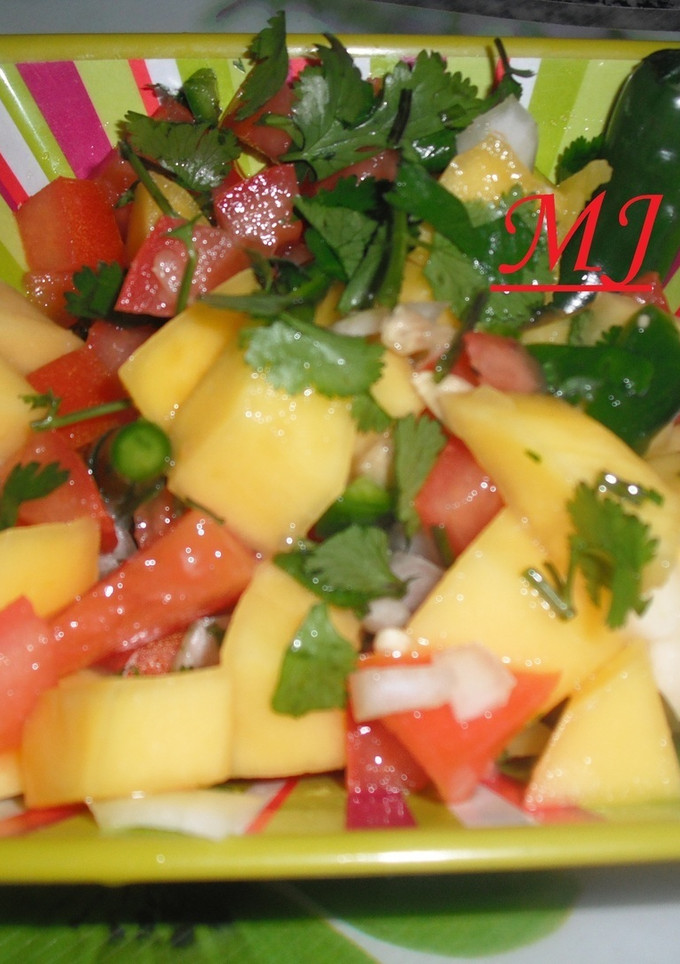 Una foto de Pico de gallo con mango