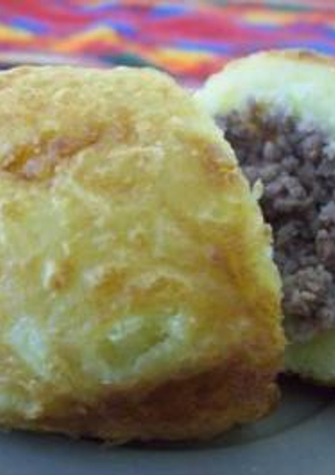 Una foto de Papas rellenas de carne peruanas