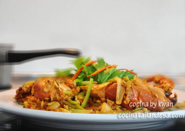 Poo pad pong kra-ree (Buey de mar salteado al curry amarillo)