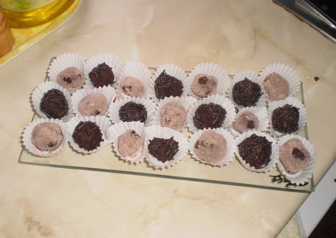 Foto principal de Trufas de chocolate caseras fáciles

