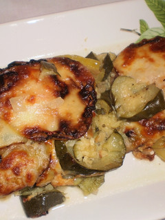 Una foto de Calabacines gratinados con queso
