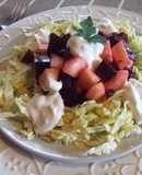 Ensalada de remolacha con salsa de rábano