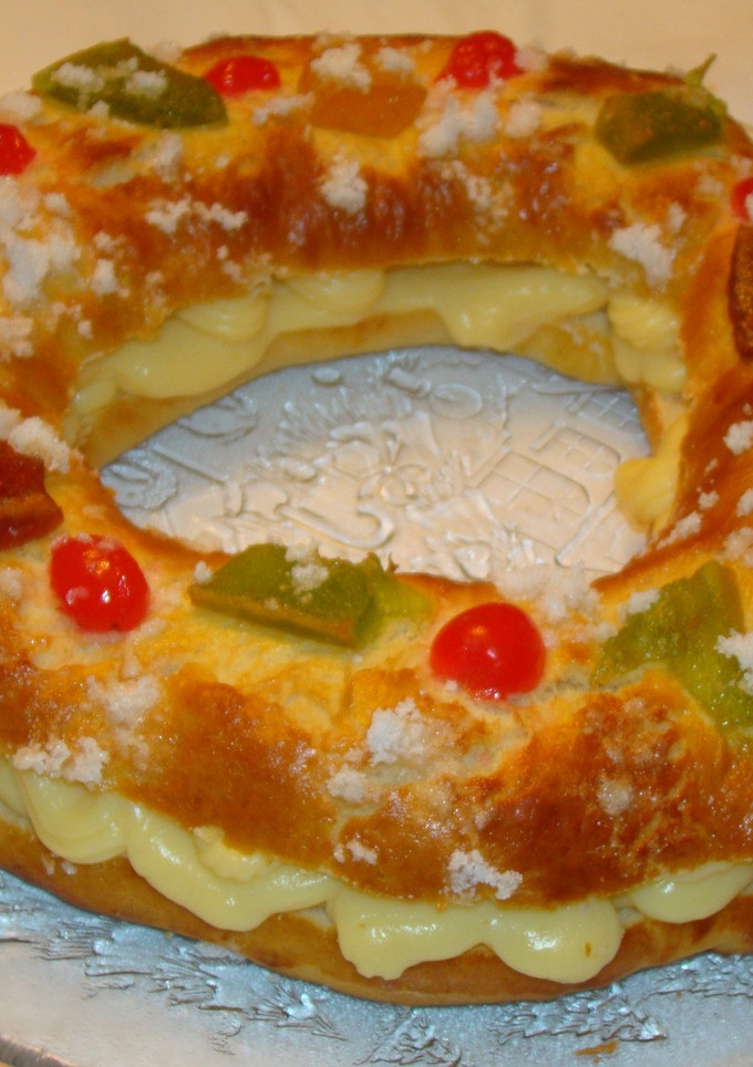 Una foto de Roscón de reyes relleno