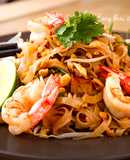 Pad thai (fideos fritos con gambas )