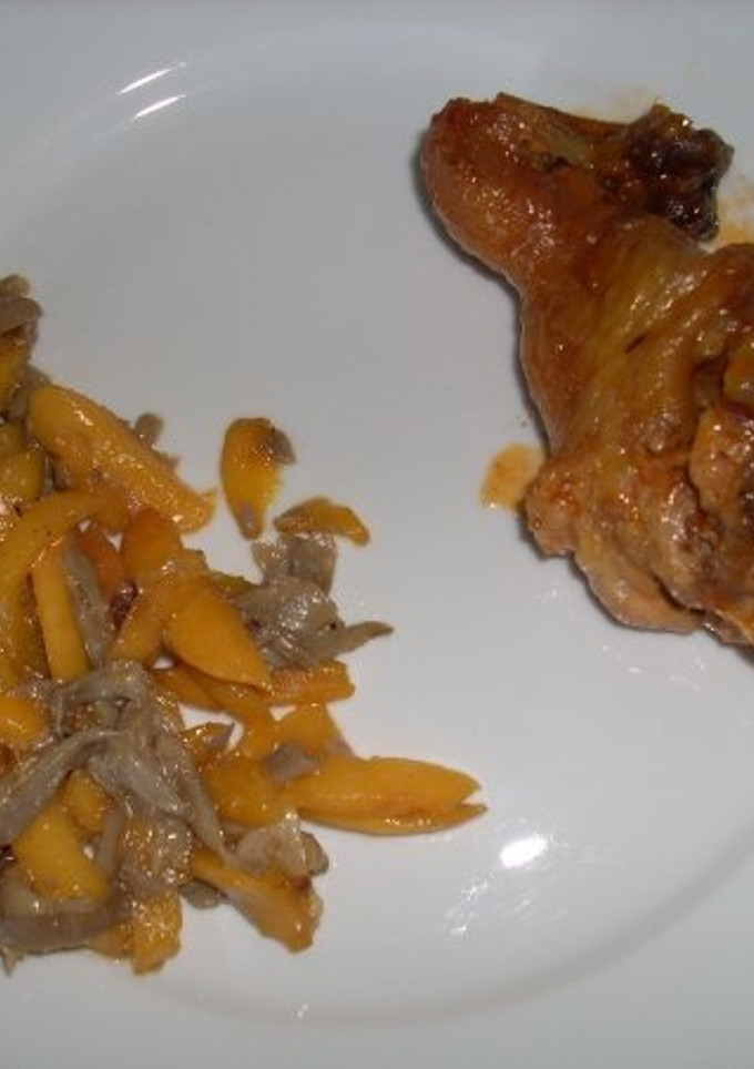 Una foto de Calderete de pollo con setas y melocotón