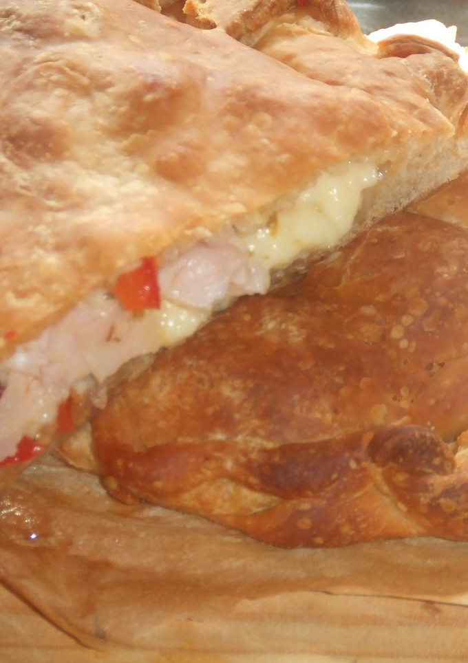Una foto de Calzone de jamones y queso