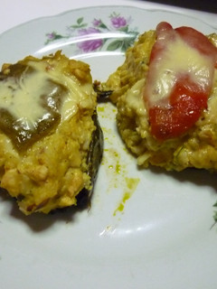 Una foto de Zapallitos rellenos con pollo y paleta cocida