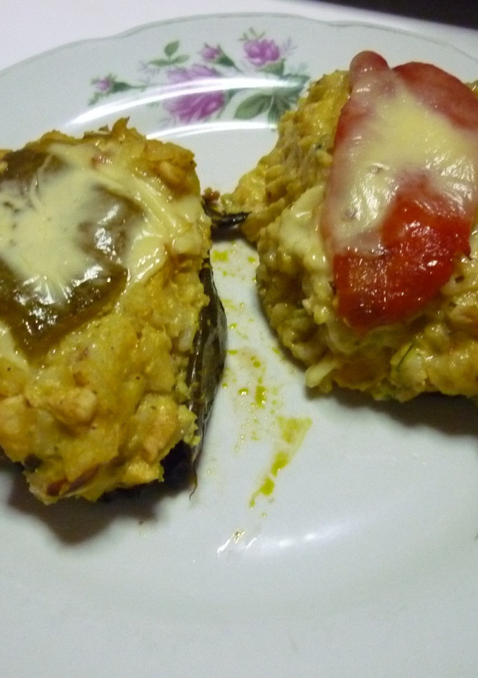 Una foto de Zapallitos rellenos con pollo y paleta cocida