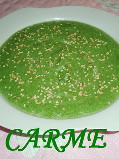 Una foto de Crema de puerros y espinacas