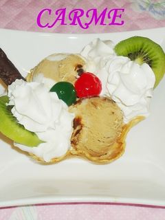 Una foto de Tulipa con crema de turrón y helado
