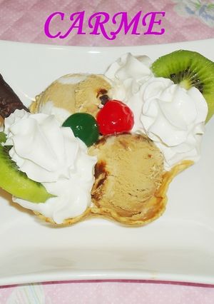 Una foto de Tulipa con crema de turrón y helado