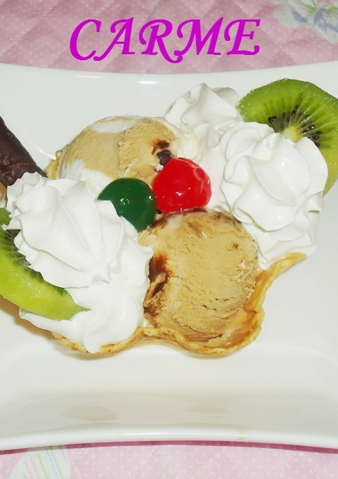 Una foto de Tulipa con crema de turrón y helado
