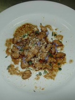 Una foto de Mollejas de Cerdo Caramelizadas con Dátil Fresco