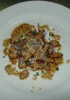 Una foto de Mollejas de Cerdo Caramelizadas con Dátil Fresco