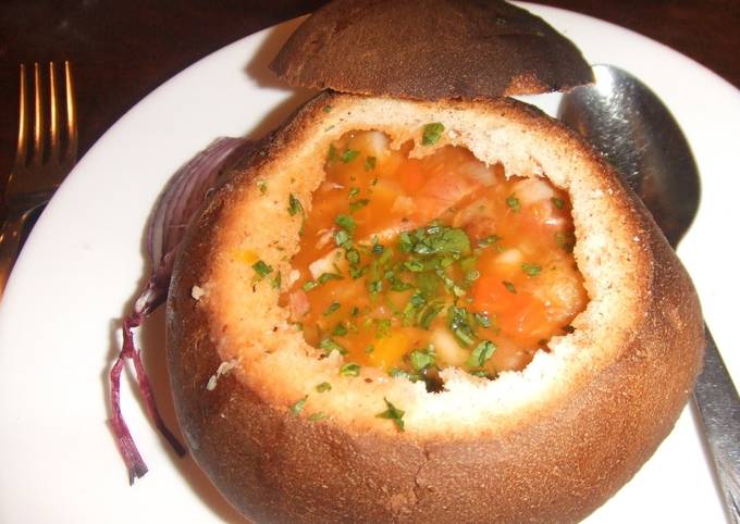 Foto principal de Sopa en pan con verduras
