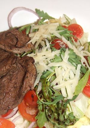 Una foto de Ensalada rumana de carne