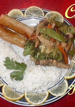 Una foto de Tofu pollo salteado a la lima oriental