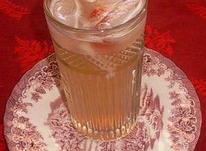 Una foto de Agua fresca de lima y limón orgánica