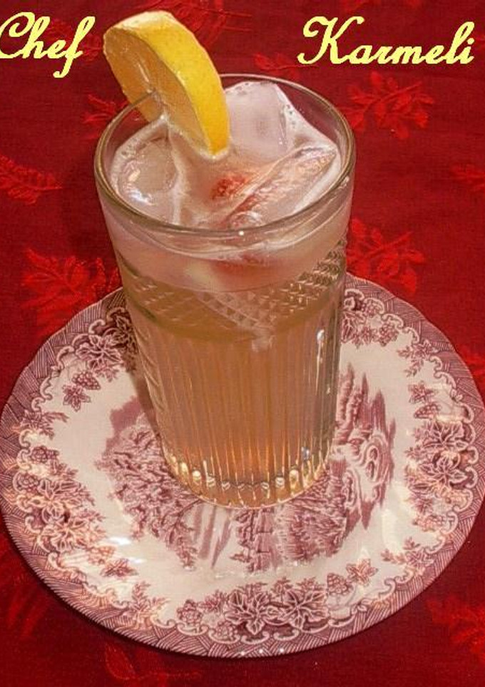 Una foto de Agua fresca de lima y limón orgánica