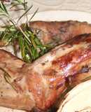 Conejo de monte asado con salsa de vino