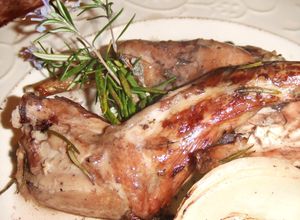 Foto principal de Conejo de monte asado con salsa de vino