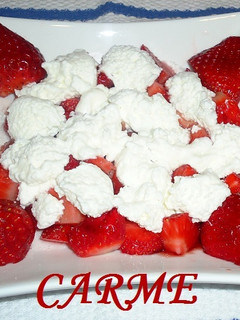 Una foto de Fresas con mousse de yogurt