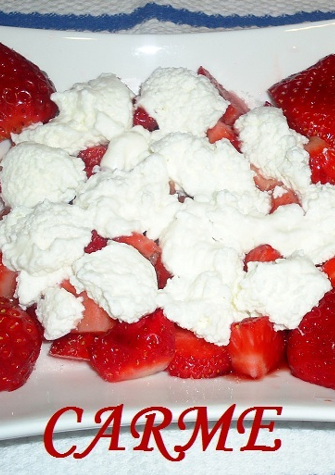 Una foto de Fresas con mousse de yogurt
