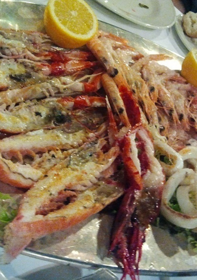 Una foto de Parrillada de pescado y marisco