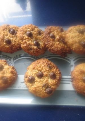 Una foto de Galletas de avena con coco y chocolate