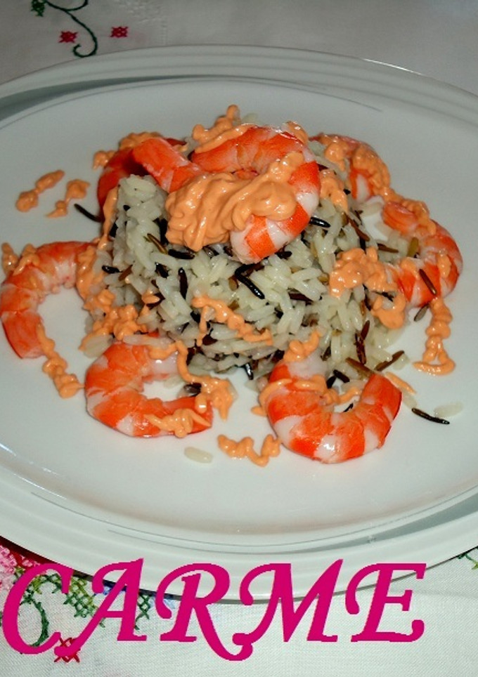 Una foto de Tartar de arroz salvaje y langostinos