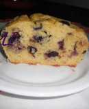 Pan de maíz y moras azules