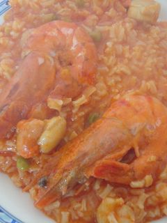 Una foto de Arroz caldoso con vieiras y langostinos
