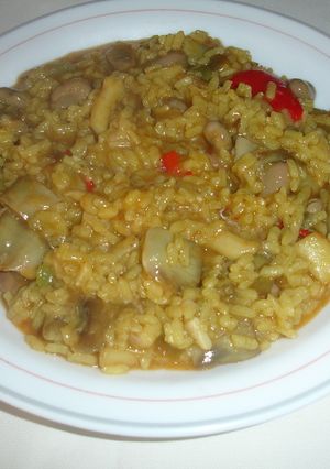 Una foto de Arroz meloso de la huerta y calamares
