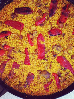 Una foto de Arroz con conejo y caracoles