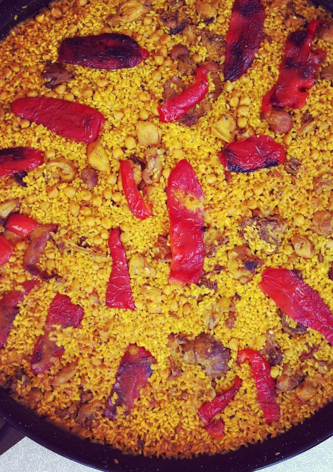 Una foto de Arroz con conejo y caracoles 
