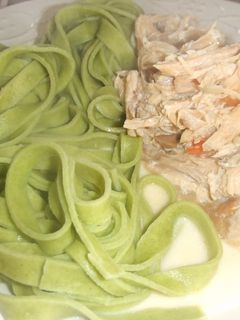 Una foto de Gallina estofada con pasta fresca