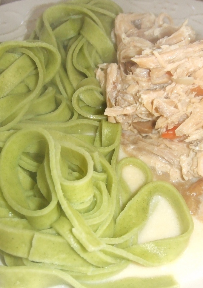 Una foto de Gallina estofada con pasta fresca