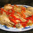 Pollo con pimientos rojos escalivados