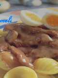 Cerdo sobre orecchioni con huevos de codorniz