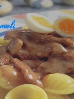 Una foto de Cerdo sobre orecchioni con huevos de codorniz