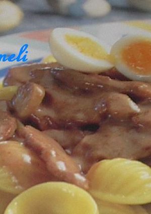 Una foto de Cerdo sobre orecchioni con huevos de codorniz