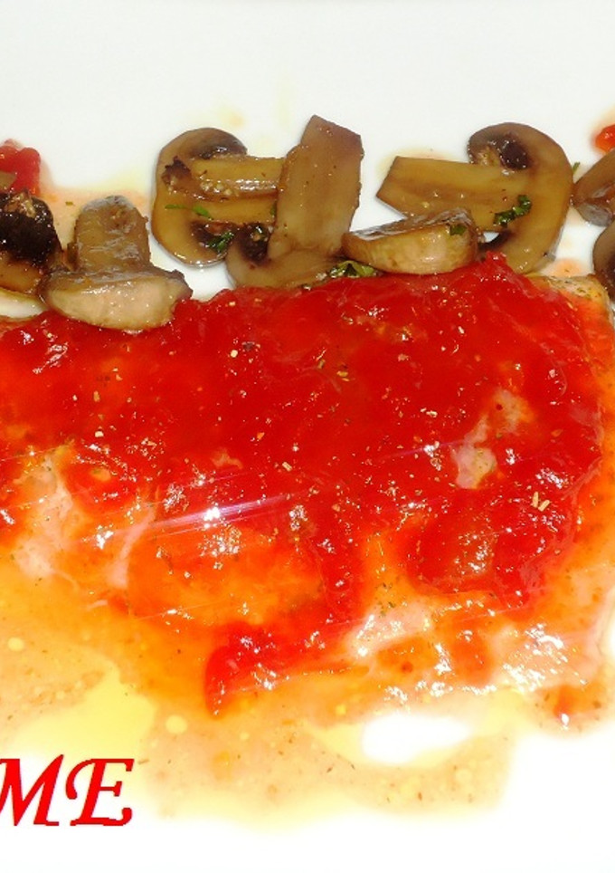 Una foto de Supremas de salmón al horno con mermelada de tomate y champiñones