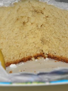 Una foto de Torta de coco y limón