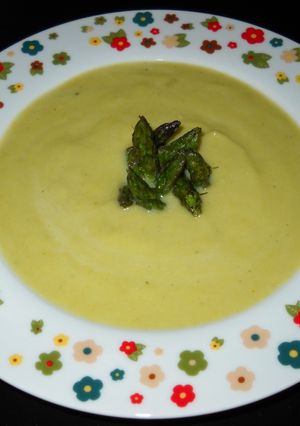 Una foto de Crema de espárragos afrutada